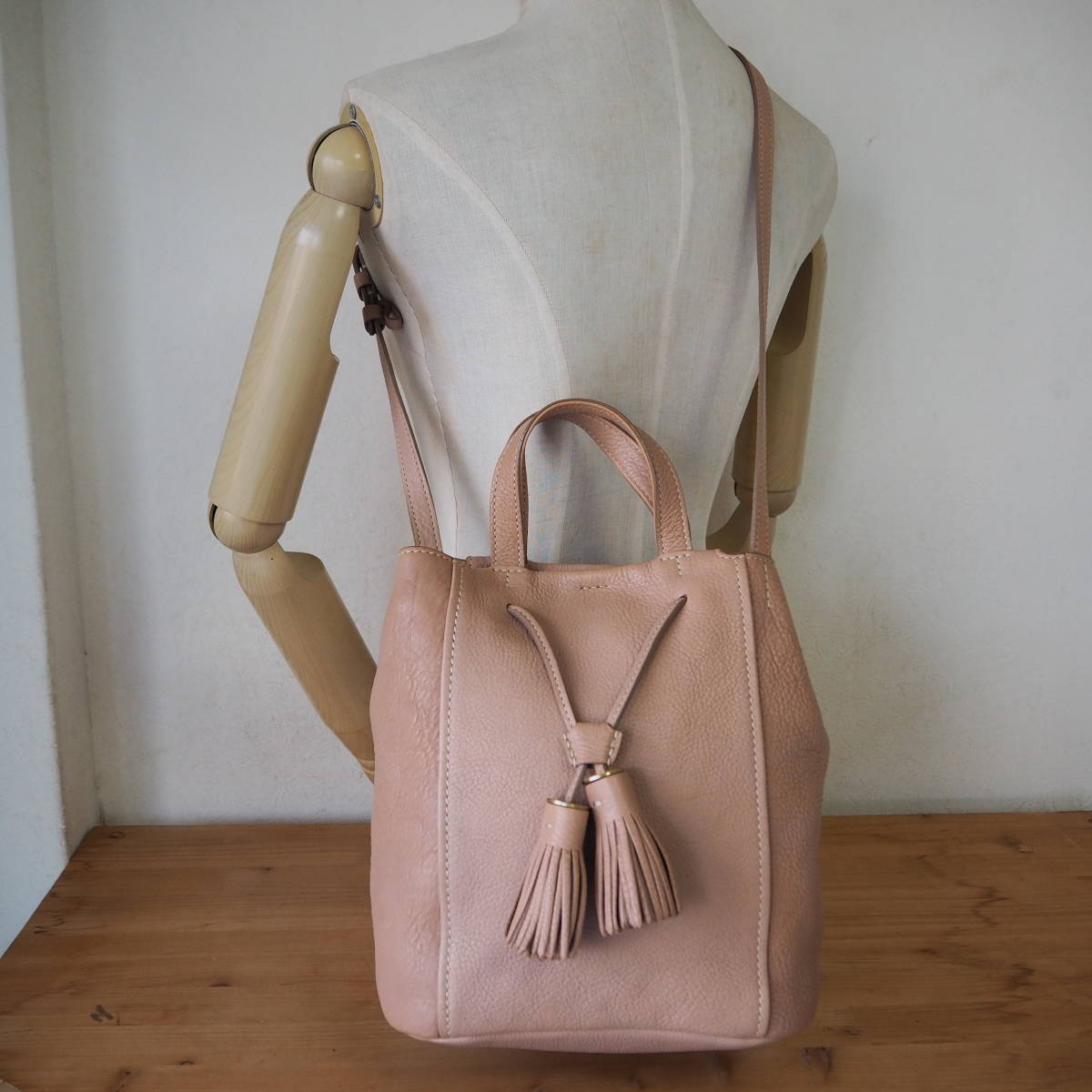 美品*genten/ゲンテン*タッセルデザイン*シュリンクレザー*バッグ