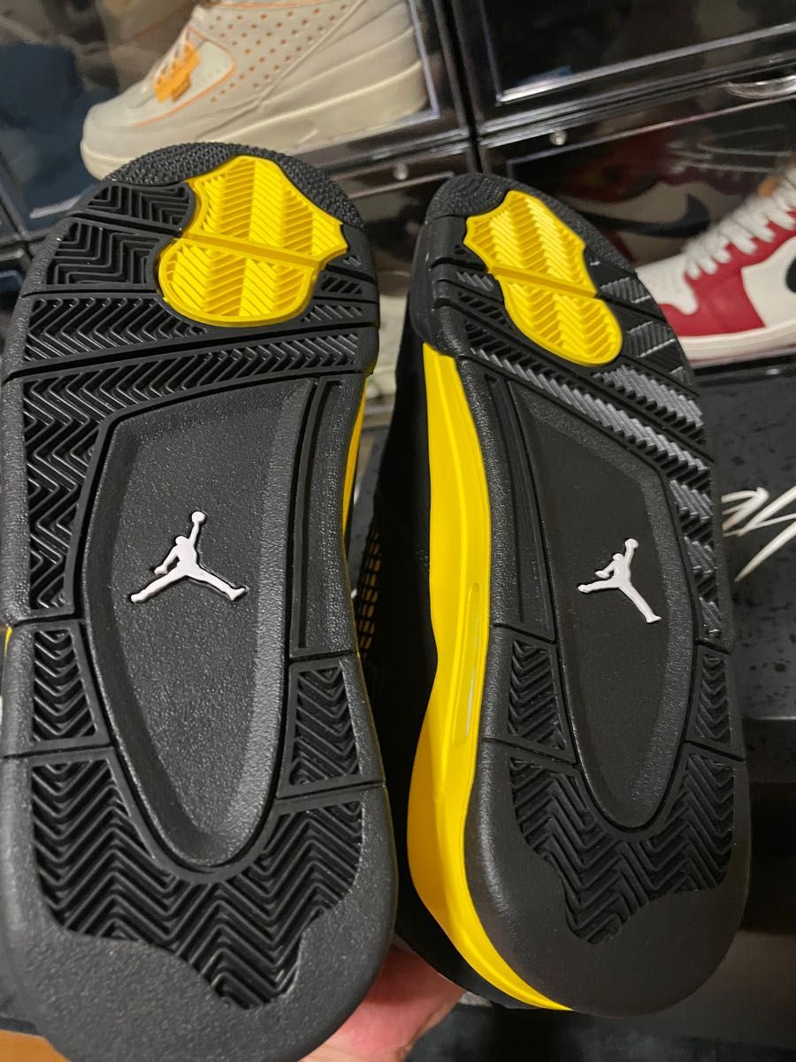 Nike Air Jordan 4 Retro Thunder 新品未使用黒タグ付 26 5 Nike Air Jordan 4 Retro Thunder 新品未使用黒タグ付 26 5