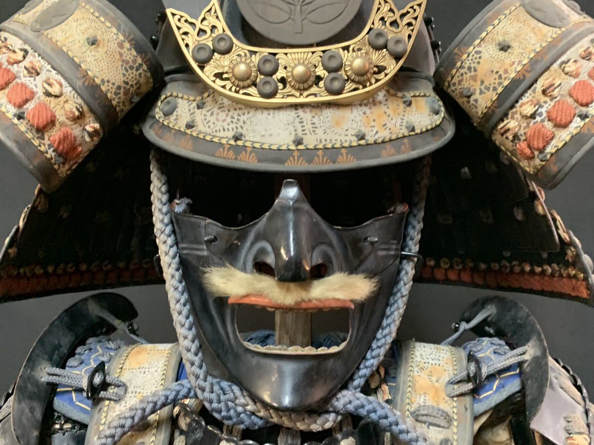 薩摩住光忍作鎧兜甲冑兜鎧時代等身大骨董古美術鎧櫃組立式鎧立 薩摩住光忍作鎧兜甲冑兜鎧時代等身大骨董古美術鎧櫃組立式鎧立