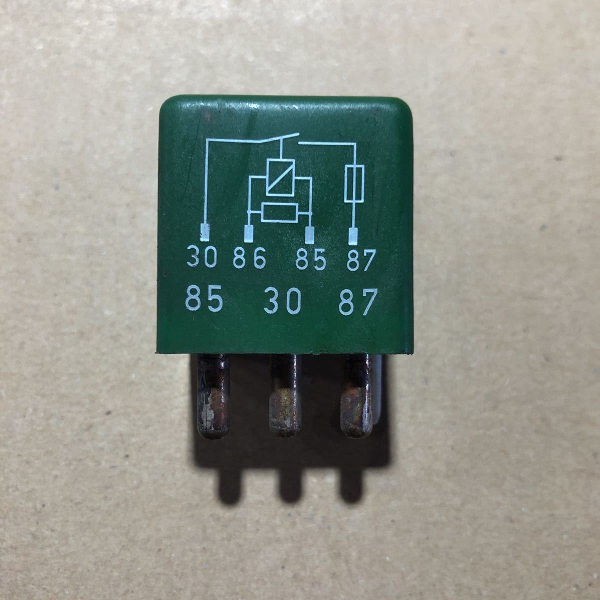 ベンツ W126 W124 燃料ポンプリレー 0015429619 560SEC 220E 280E 320E 400E E220 E280 E320 E400 E500 220TE 320TE 320CE_画像3