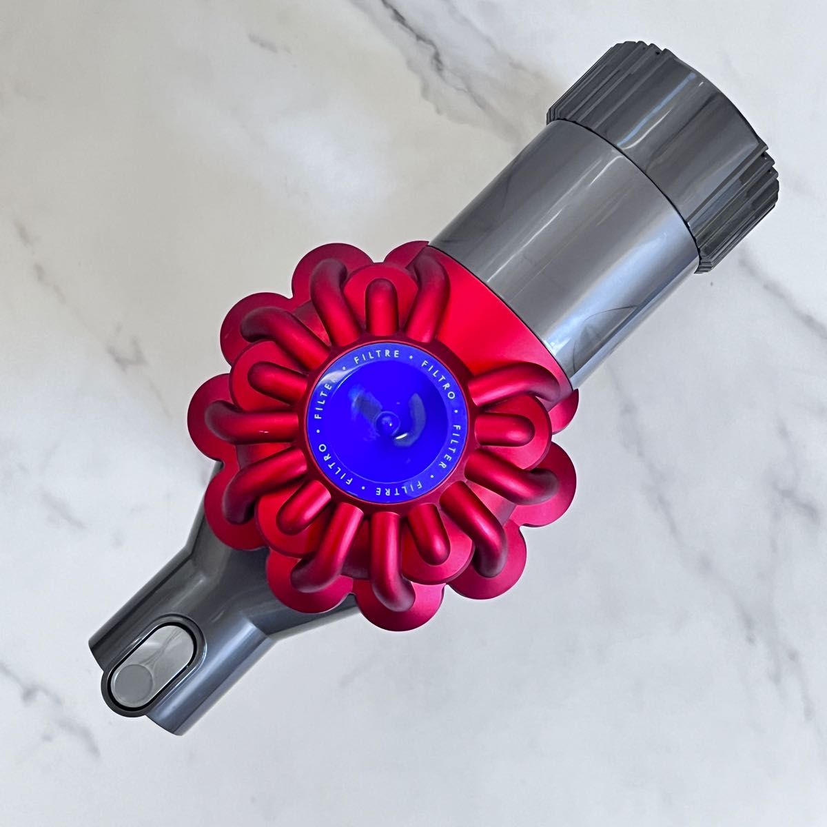ジャンク品」ダイソン dyson DC74 fluffyコードレスクリーナー ジャンク品」ダイソン dyson DC74 fluffyコードレスクリーナー