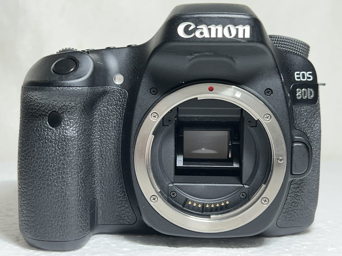 ◆美品◆Canon キャノンEOS 80D 18-135mm IS USM デジタル 一眼レフ レンズキット 32GBメモリ 三脚 6ヶ月動作保証_画像2