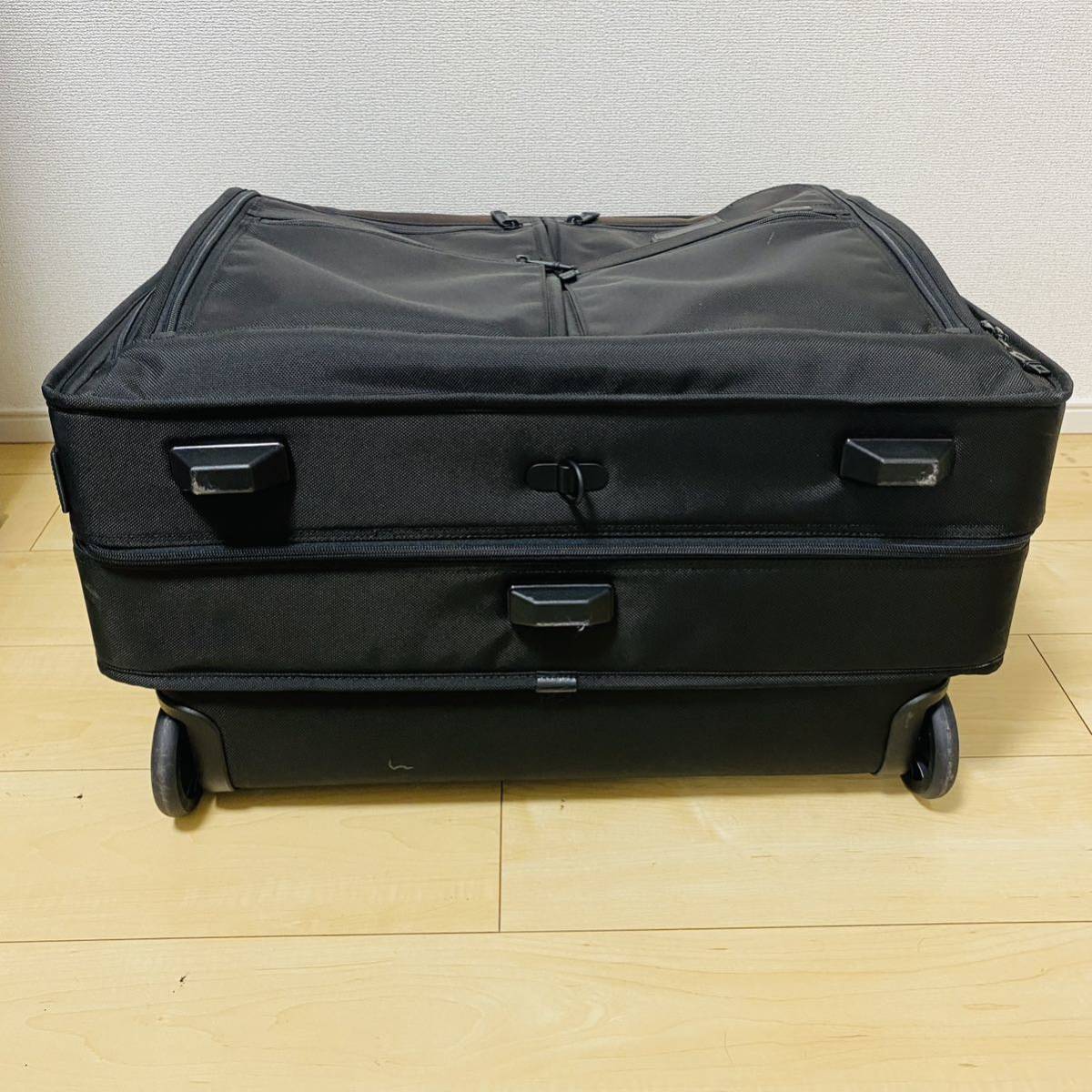 TUMI/ Tumi / carry bag / garment bag / suitcase / business / business trip / travel / black /