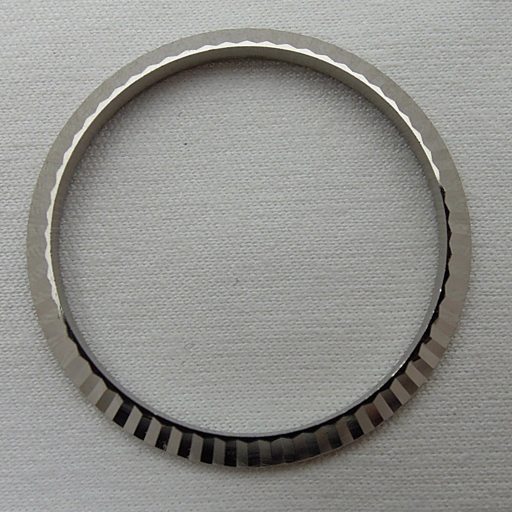 沸騰ブラドン 純正フルーテッドベゼル 幅約25.0mm K18WG ROLEX ロレックス 69174・69179 レディース 約2.65g 》 即決・消費税無し・送料込み 《 パーツ 沸騰ブラドン 純正フルーテッドベゼル 幅約25.0mm K18WG ROLEX ロレックス 69174・69179 レディース 約2.65g 》 即決・消費税無し・送料込み 《 パーツ