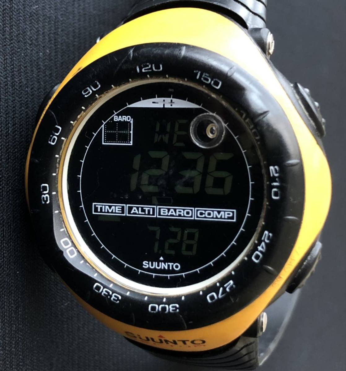  Suunto bekta- clock watch black × yellow outdoor high King mountain climbing ski SUUNTO VECTOR name goods vector .4462