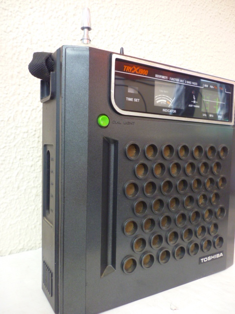 東芝TRY-X1900　BCL3バンドラジオ　RP-１9００F　作動ジャンク_大きなスピーカーで良い音出ました