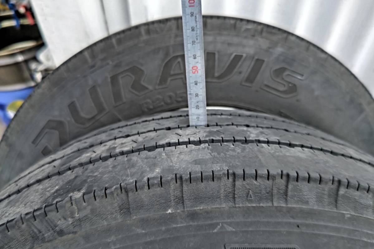 日産　NV350 キャラバン　純正　鉄ホイール　タイヤ　四本セット　185/75R15　106/104L　LT　15×5ｊ1/2JJ_残り山二本約四ミリ　二本約五ミリ