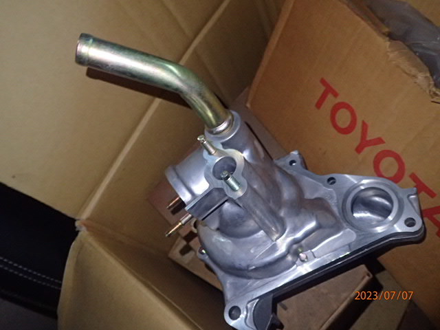  Toyota 1SU Carina Celica SA60 Corona ST140 Mark 2 SX60,70 Cresta SX60,70 Camry Vista SV10 original water pump 16100-69075