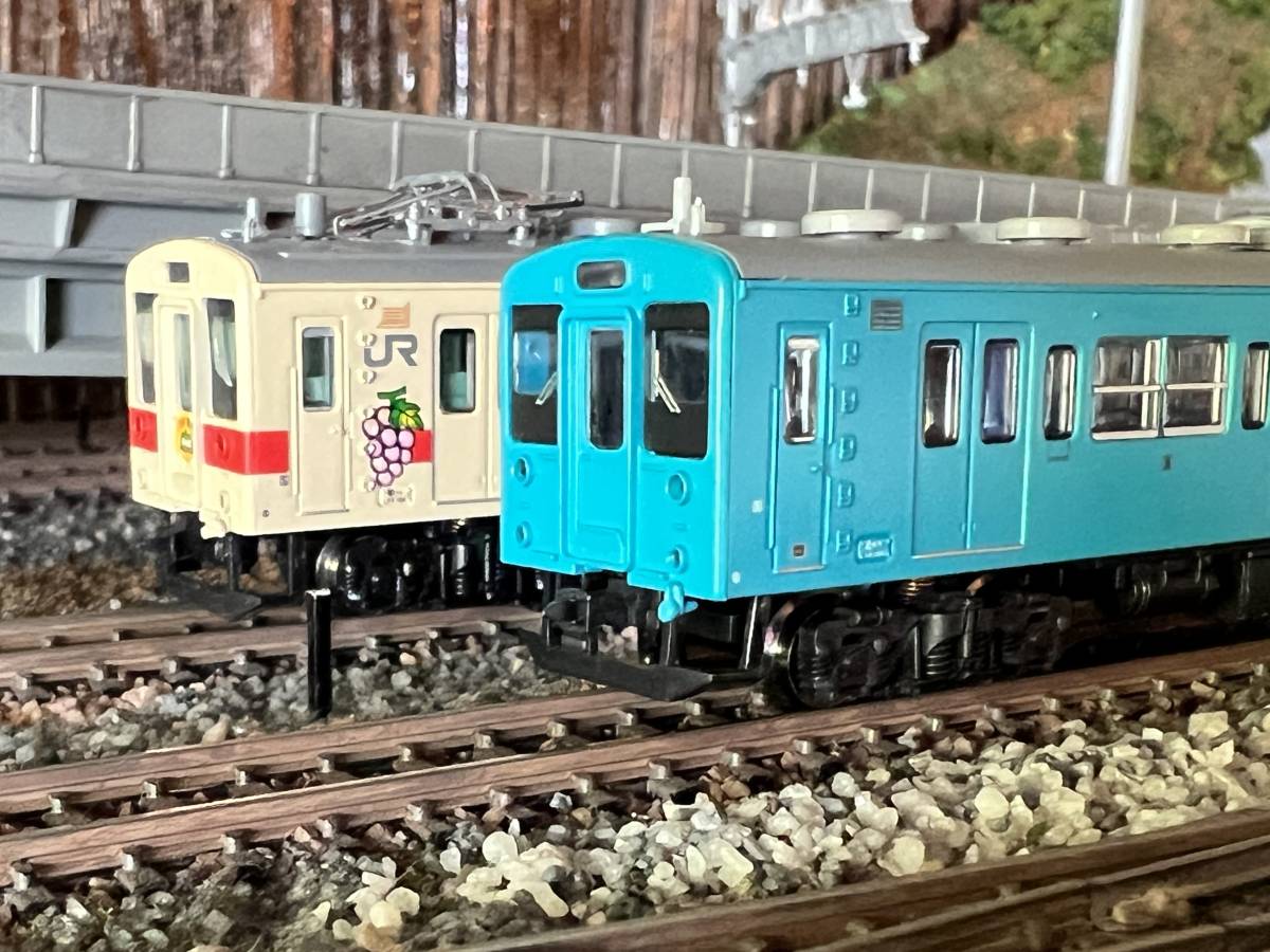 マイクロエース105系、和歌山線色と青緑色のお得2セット(通勤形電車