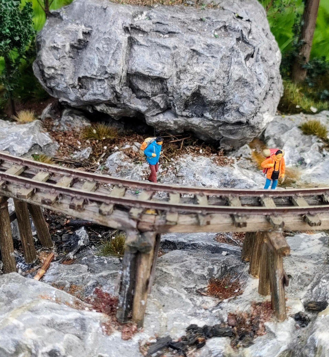 HOナロー 車両展示用ジオラマ 渓流の岩場に架かるトレッスル橋 フルスクラッチ_画像9