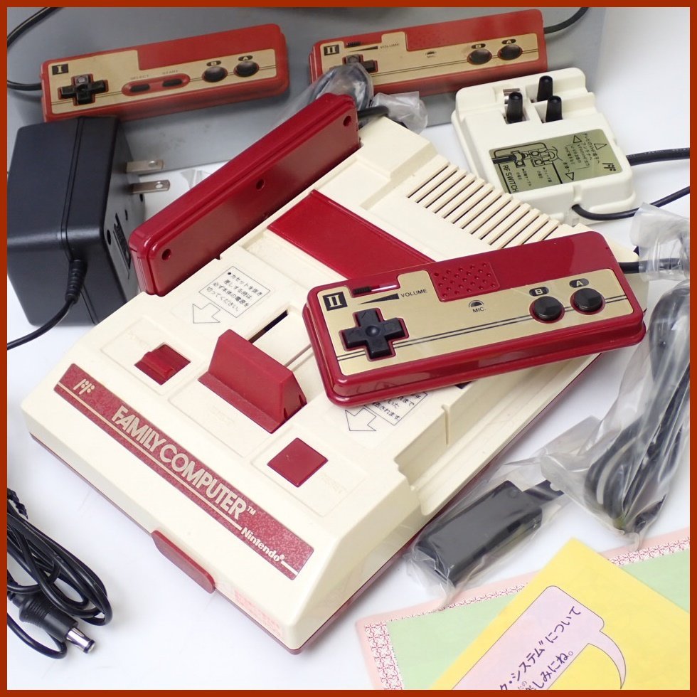 ☆Nintendo/任天堂 ファミリーコンピュータ 本体 HVC-001/付属品完備