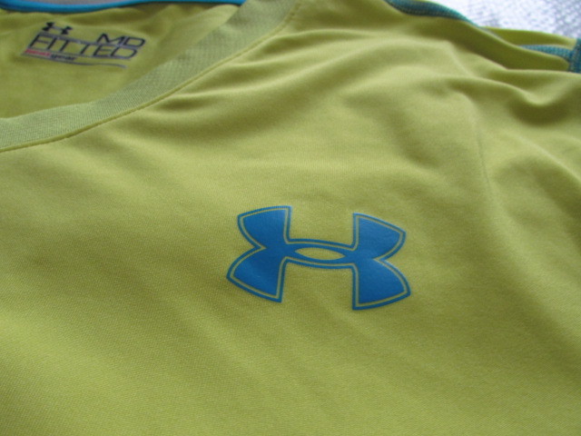 送料無料 USED きれい メンズ Tシャツ UNDER ARMOUR アンダーアーマー UA 半袖 ヒートギア MD イエローグリーン系 MFT7143