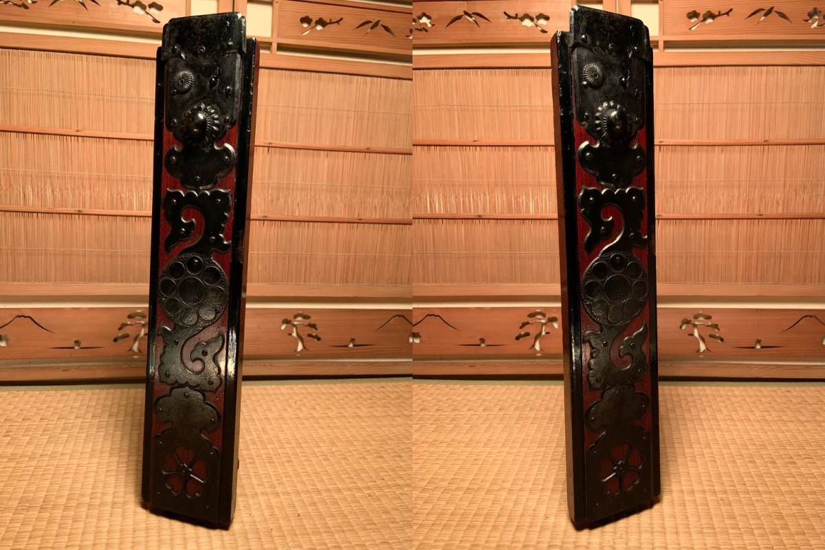 明治庄内重厚鉄製丸九星紋唐草飾金具漆塗中箪笥棒鍵43cm 鋲釘上物桐材