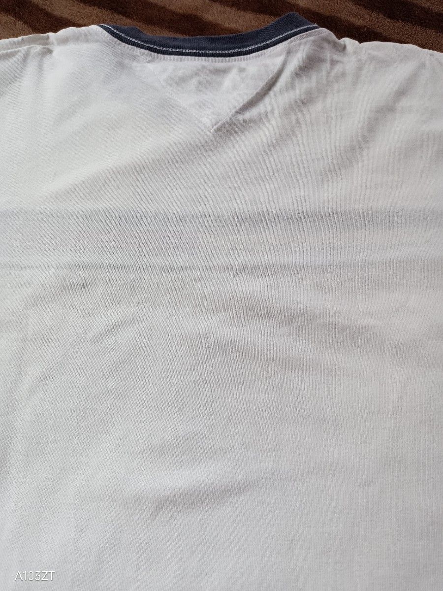 TOMMY HILFIGER Tシャツ定価5500円　トミーヒルフィガー　白　ロゴ入りTシャツ　ティノフラッグTシャツ