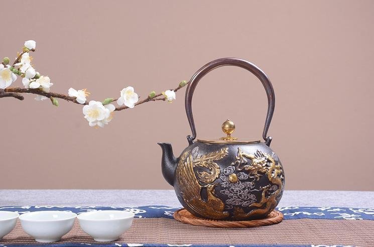 高品質/茶壺 手彫り鉄壺 鉄やかん 鉄分補給 未塗装鉄器 茶道具 1.3L_画像3