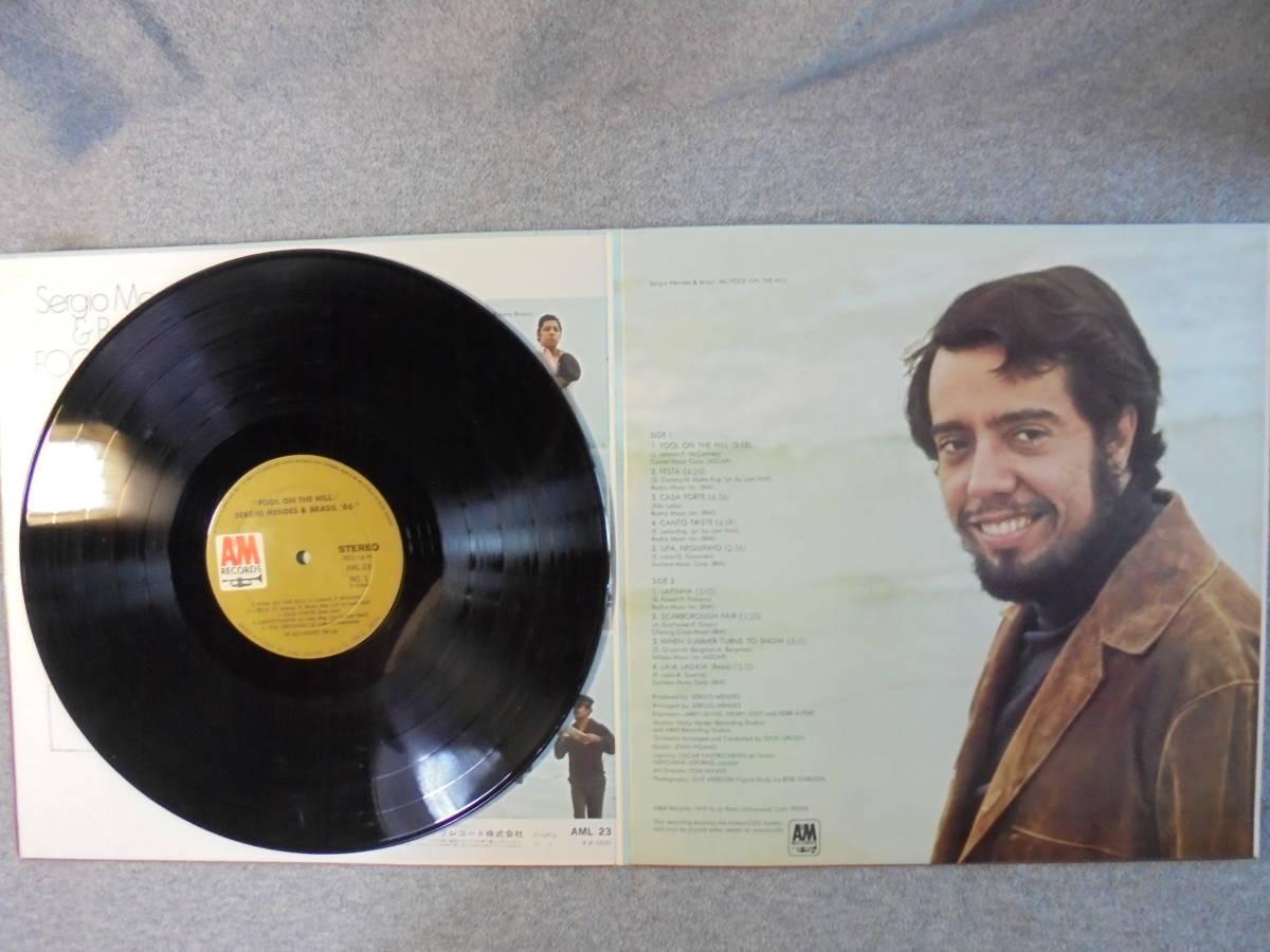 LPレコード　セルジオメンデス＆ブラジル´６６　「フールオンザヒル」　中古品_画像2