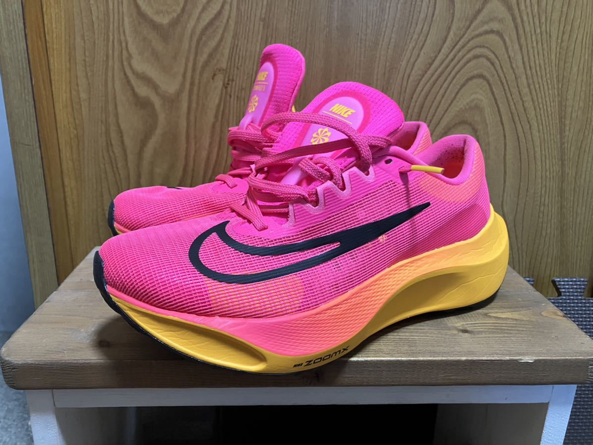 NIKE ZOOM FLY5 ピンク メンズ26.5cm 美品 - エクササイズ