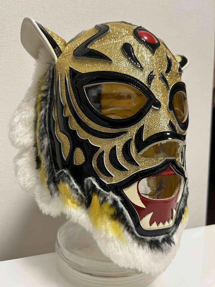 初代タイガーマスク FIRST TIGER製 金ラメ 牙付き 本人サイン入り 佐山