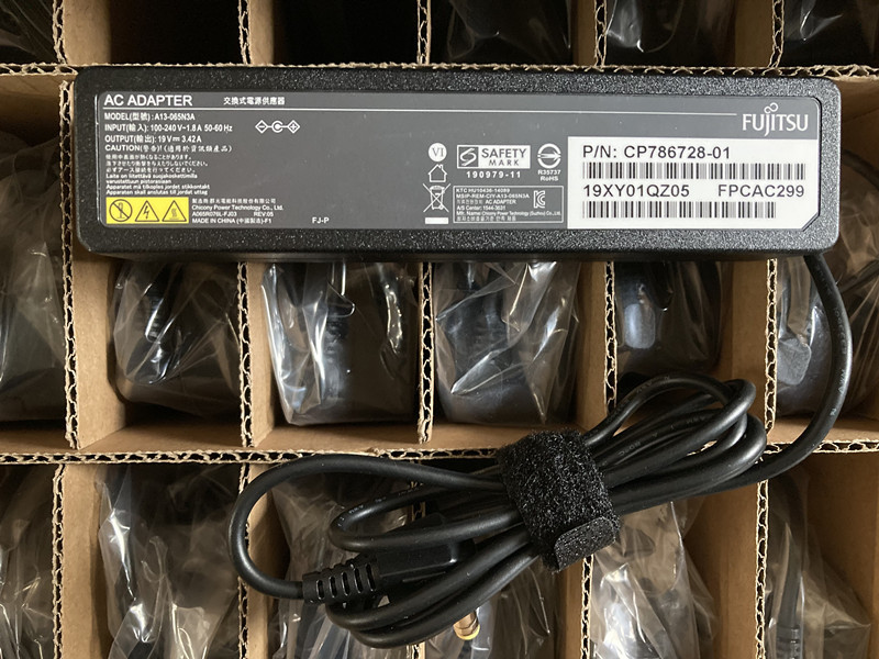  super-discount 1 case 48 piece set FUJITSU AC adapter A13-065N3A FPCAC299 19V 3.42A unused goods 