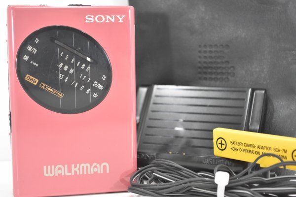 当時物 SONY ソニー WALKMAN ウォークマン WM-F509 カセットプレーヤー FM/AM ラジオ 付属品 ケース付き ポータブル ピンク レトロ Ke-143G