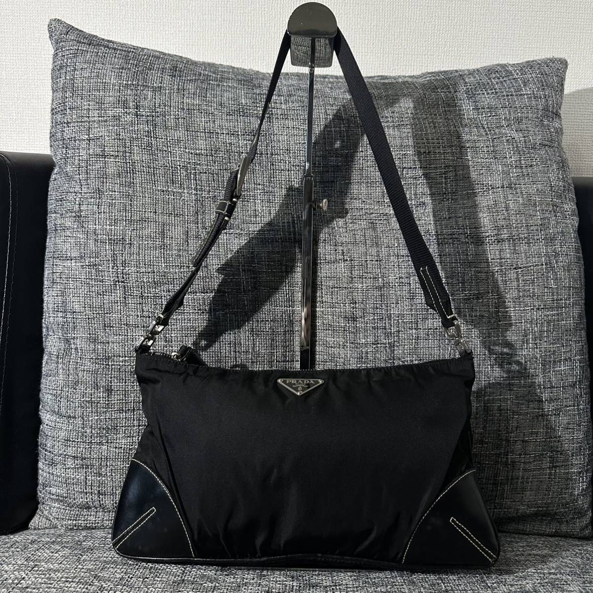 1円〜 【美品】PRADA ワンショルダーバッグ 三角ロゴプレート 底レザー
