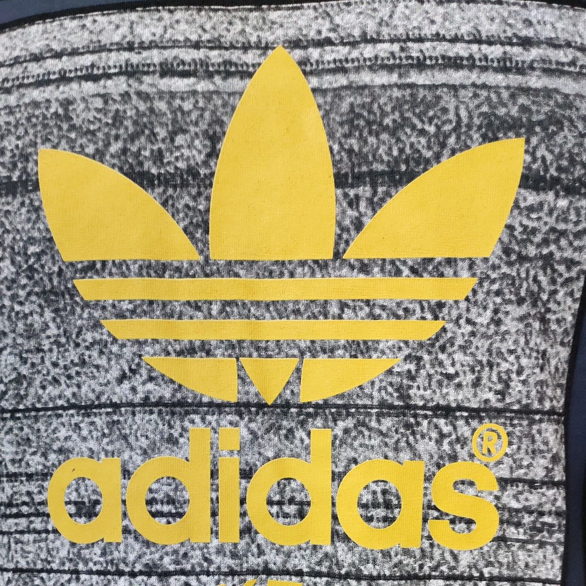 アディダス半袖ＴシャツS　ブラック　ボックスプリント　トレフォイル三つ葉プリントがカッコいい！　adidas