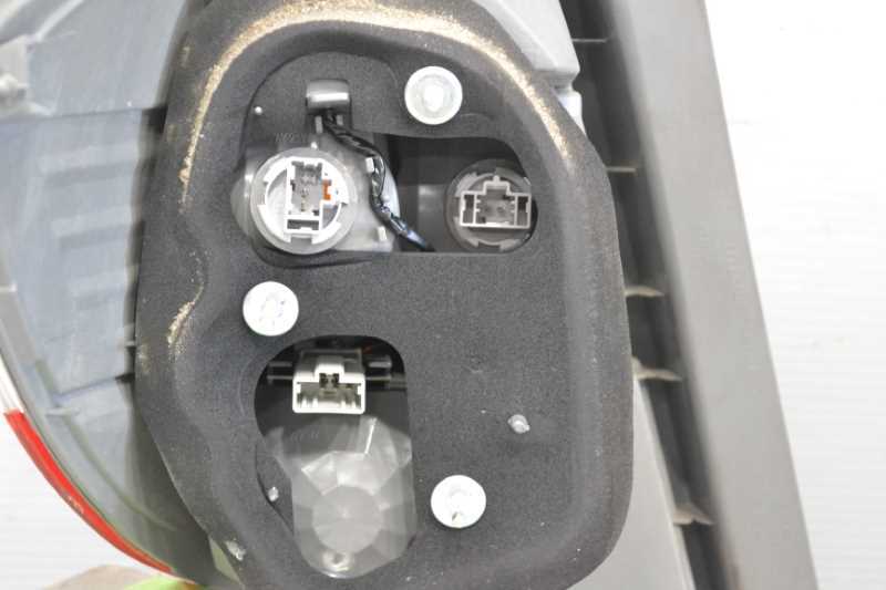 フィット RS 前期(GE8 GE6) 純正 スタンレー 破損無 動作保証 右 テールランプ LED全点灯OK テールライト P7612 / 33500-TF0-J01 k073600_画像6