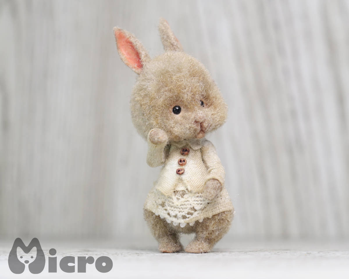 ★Micro★「Rabbit」高さ4.9ｃｍ・うさぎ・ハンドメイド・アンティーク風・羊毛フェルト・ドールハウスなどに★_画像3