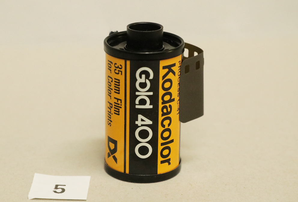 ｗ５　フィルム時代終了　( Kodacolor Gold400- 24)　未使用期限切れ品　定形外便発送可_画像1