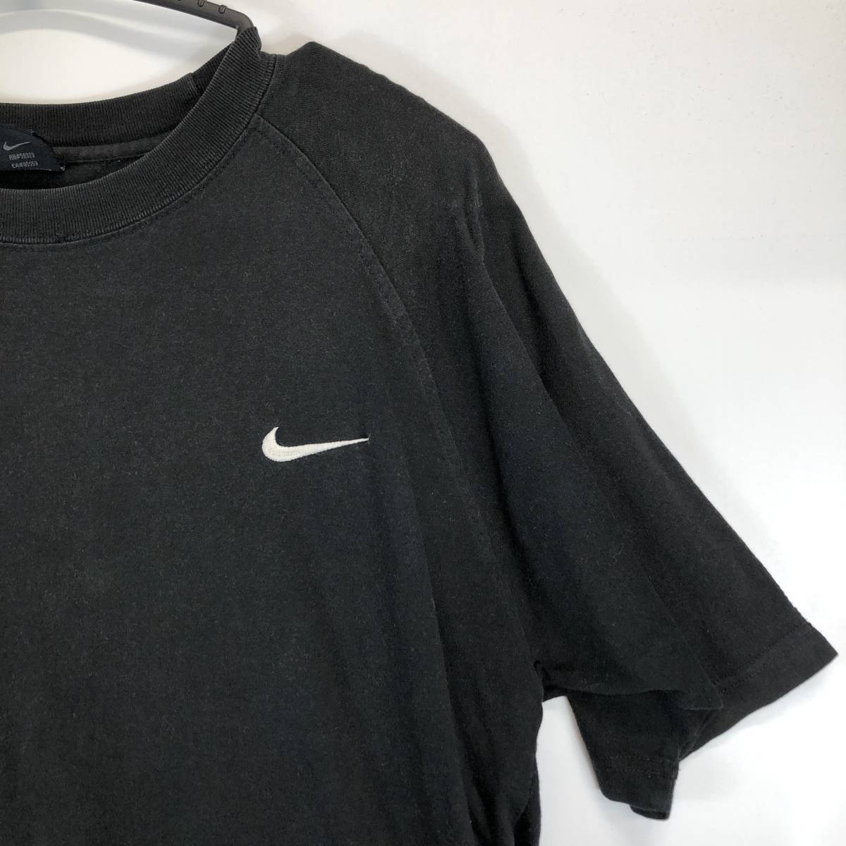 00s NIKE ナイキ 半袖Tシャツ ブラック Lサイズ 刺ロゴ 背面刺繍_画像2