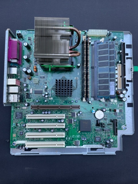 DELL PRECISION 360 □Socket478 Pentium4HT 3GHzと4GBメモリ付き□3G1