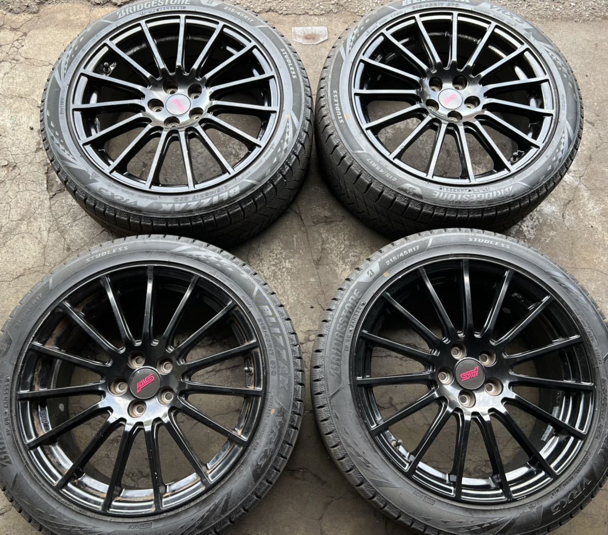 STI 17 7J 48 PCD100 スタッドレス　ブリヂストン BLIZZAK VRX3 215/45R17 87Q BRZ 86 インプレッサ　プリウス　2021 ４本セット_画像1