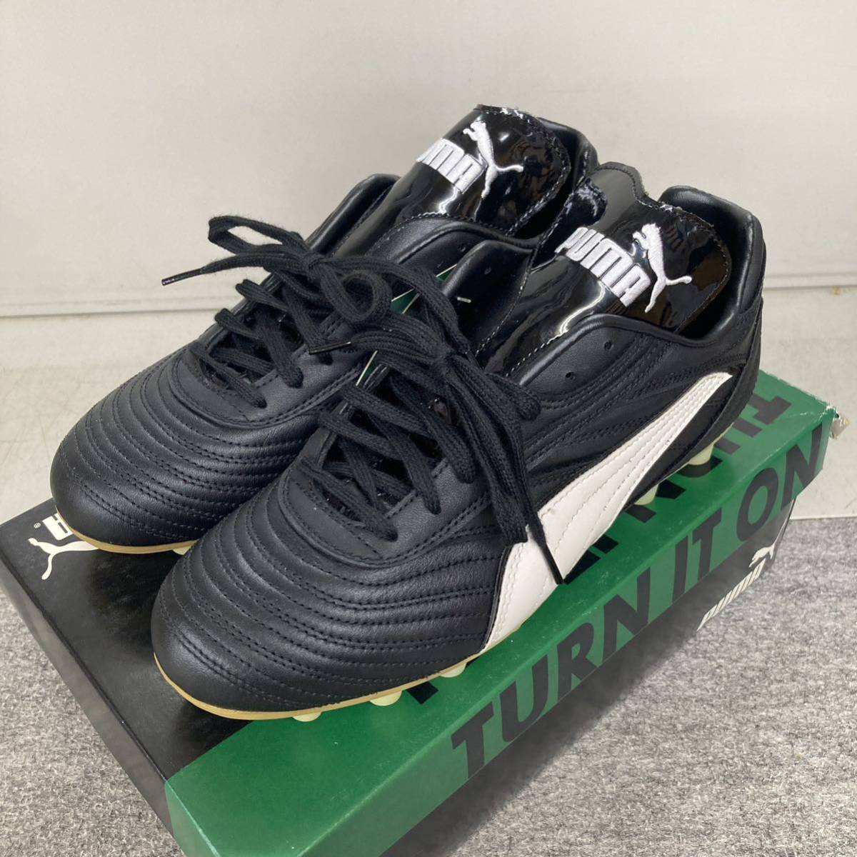 新品プーマPUMAスパイクサッカースパイクサッカーシューズメンズ黒白24.5 プーマスパイク　PUMA_画像3