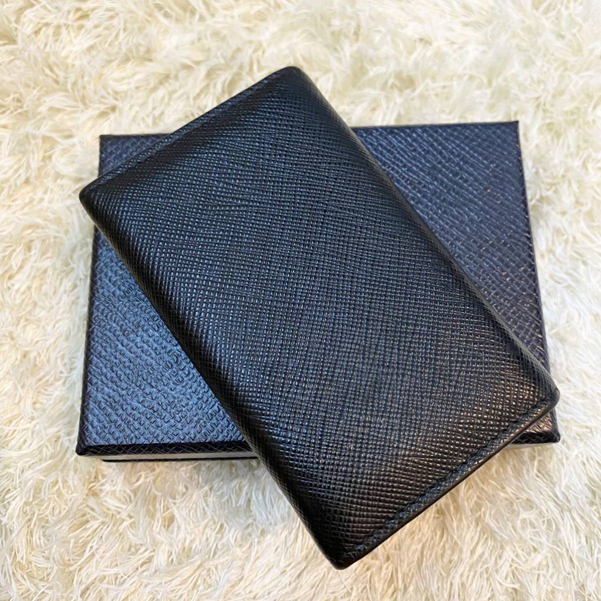 新型RFID搭載 プラダ PRADA キーケース サフィアーノレザー 三角 新型RFID搭載 プラダ PRADA キーケース サフィアーノレザー 三角