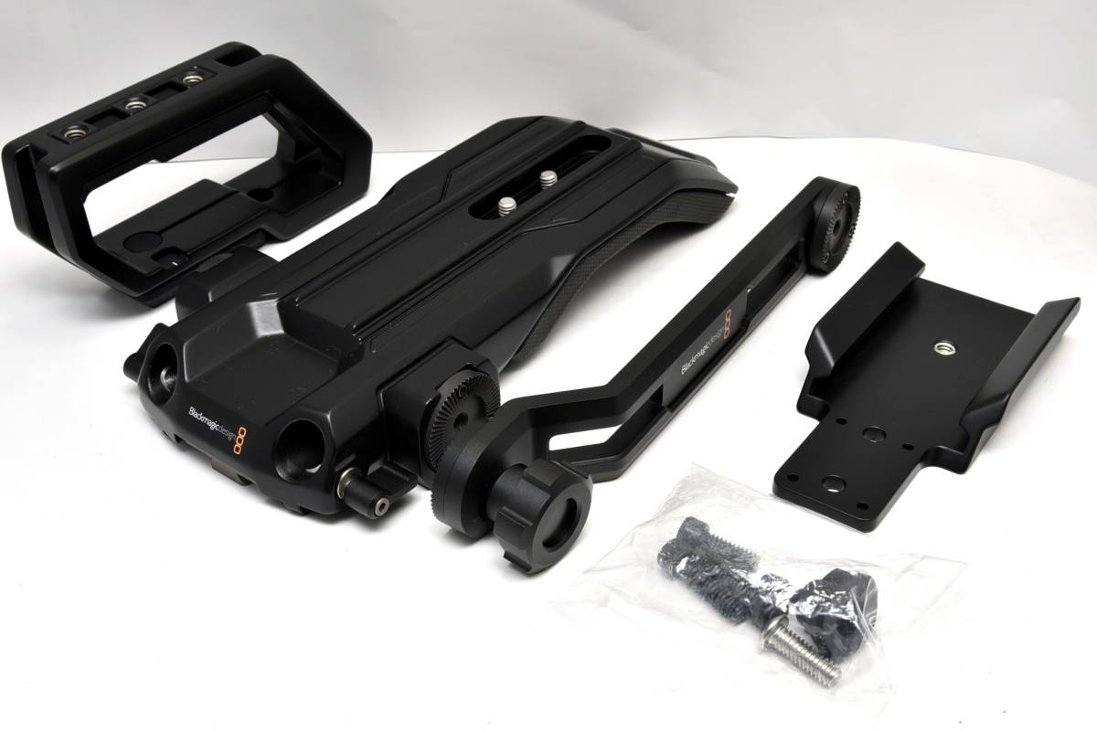 美品！ Blackmagic URSA Mini Shoulder Kit　ブラックマジックデザイン　ショルダーキット　クイックリリース　トップハンドル　ハンディー_8248　美麗！コンディション良好！