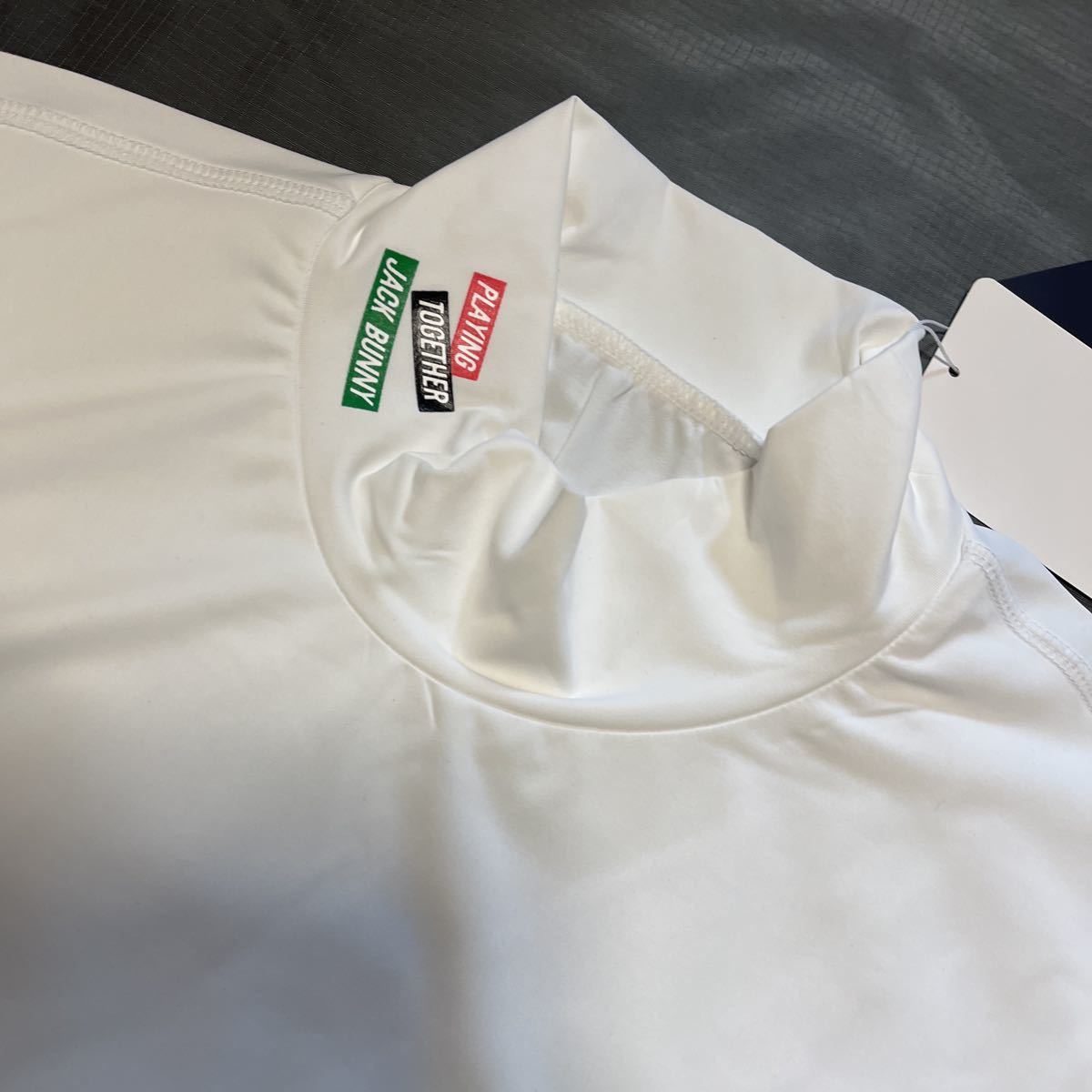 新品正規品 ジャックバニー パーリーゲイツ サイズ5 最新作 ツルツル素材 薄手 UV対策に モックネック インナーシャツ ホワイト　送料無料