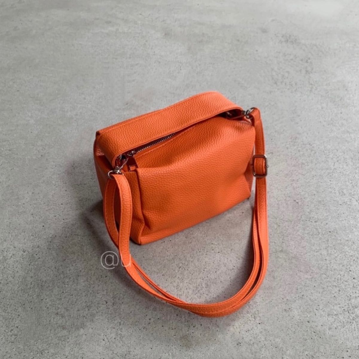 ◎スクエアボックス ショルダーバッグ 2way オレンジ 斜めがけ ハンドバッグ 新品未使用 美品 マット レザー 鞄 bag 