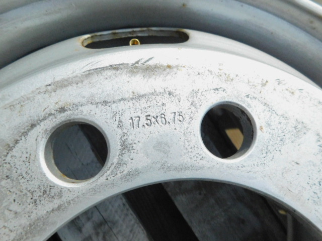 タイヤホイール ４個セット コンドル から取り外し 17.5×6.75 KK-LK252FH 中古品_画像9
