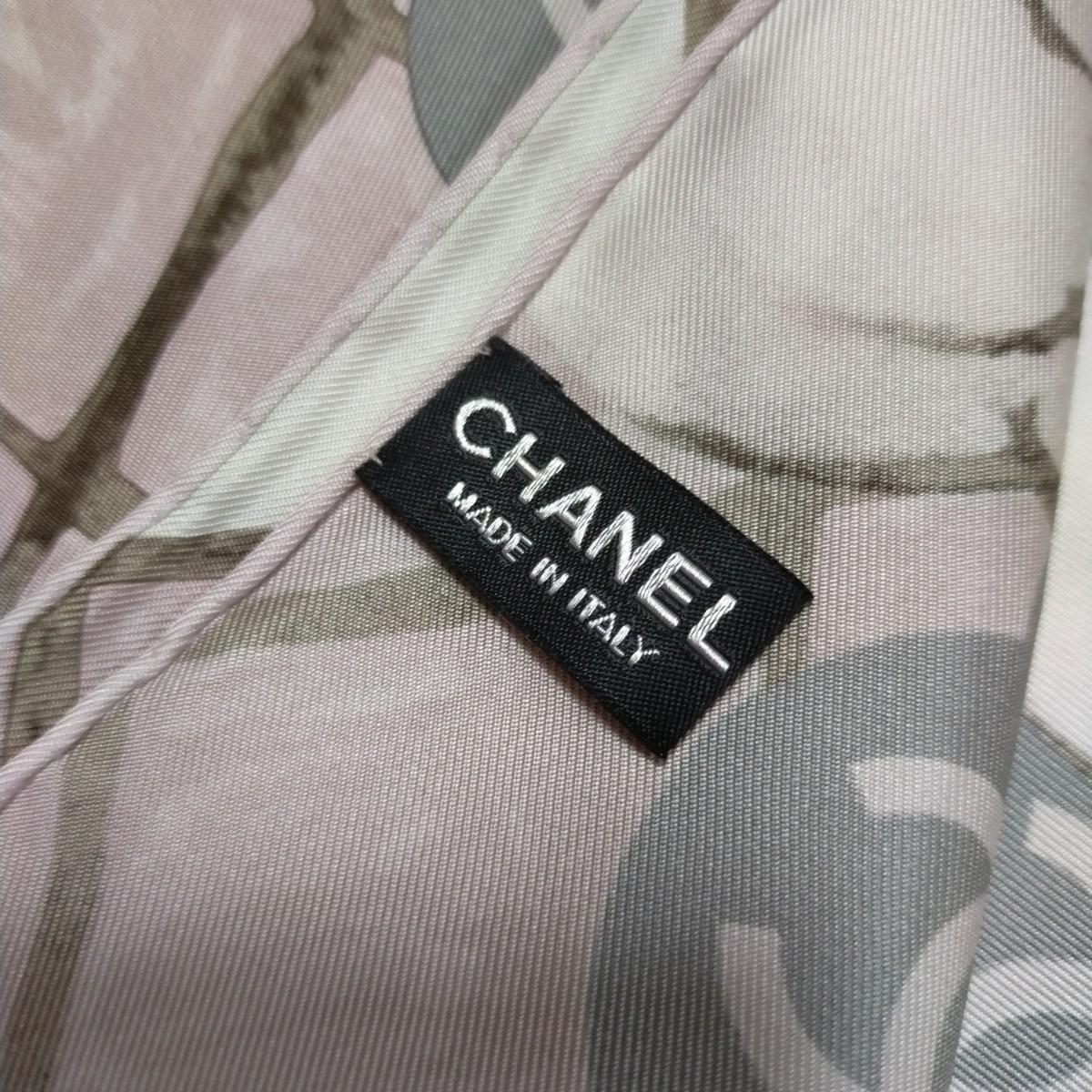 CHANEL シャネル ココマーク カメリア 花 ピンク 大判スカーフ CHANEL シャネル ココマーク カメリア 花 ピンク 大判スカーフ