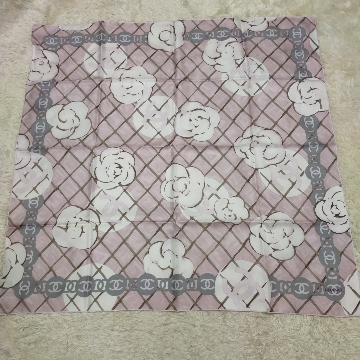 CHANEL シャネル ココマーク カメリア 花 ピンク 大判スカーフ CHANEL シャネル ココマーク カメリア 花 ピンク 大判スカーフ