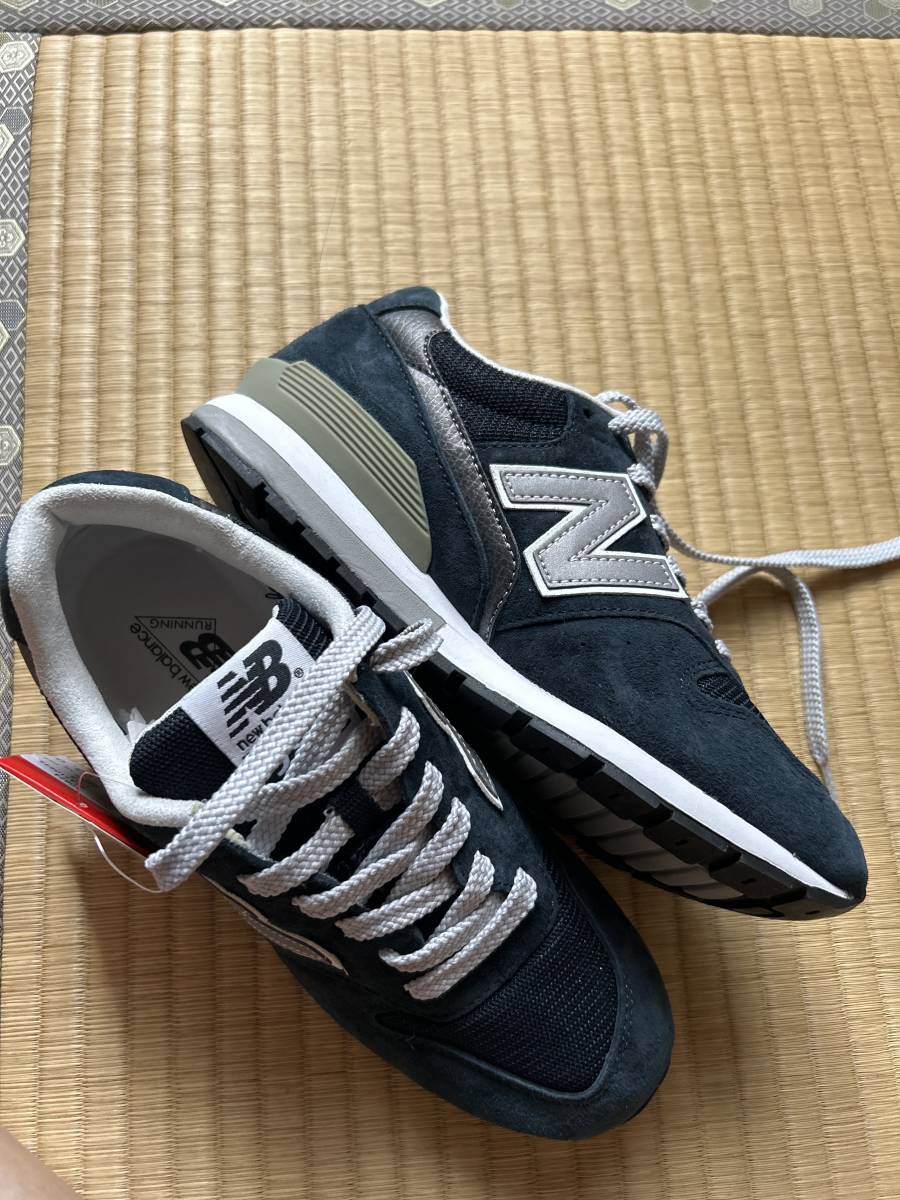 新品タグ付き☆ニューバランスのスニーカー996、23㎝、紺色_画像2