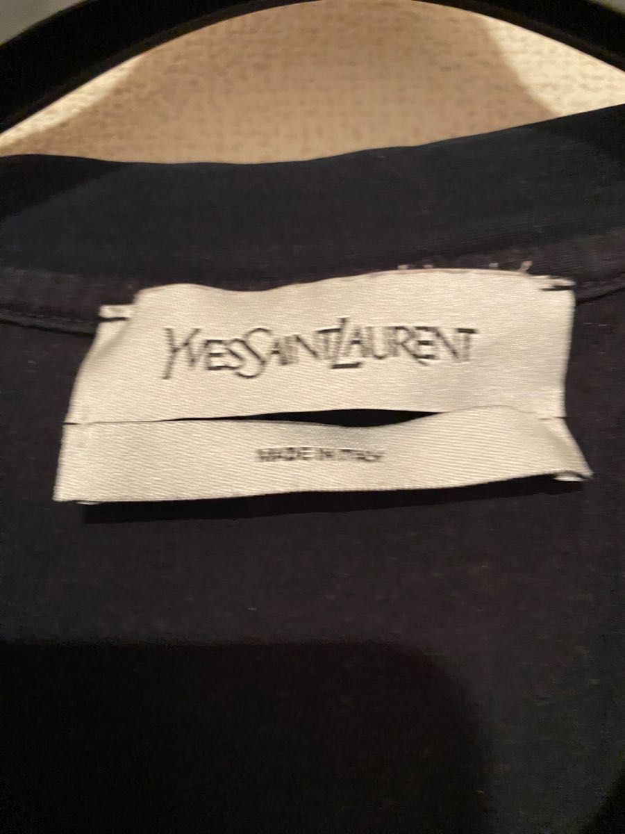 イヴサンローラン　YVES SAINT LAURENT  Vネック Tシャツ　半袖　ロゴ　プリント