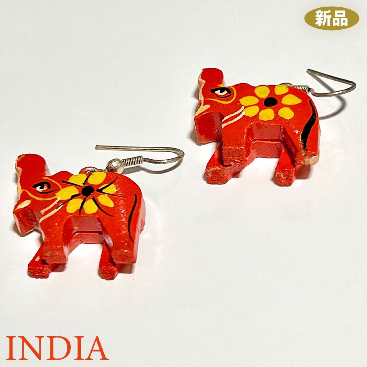 【新品】インド 木彫り ピアス 赤い象 手描き