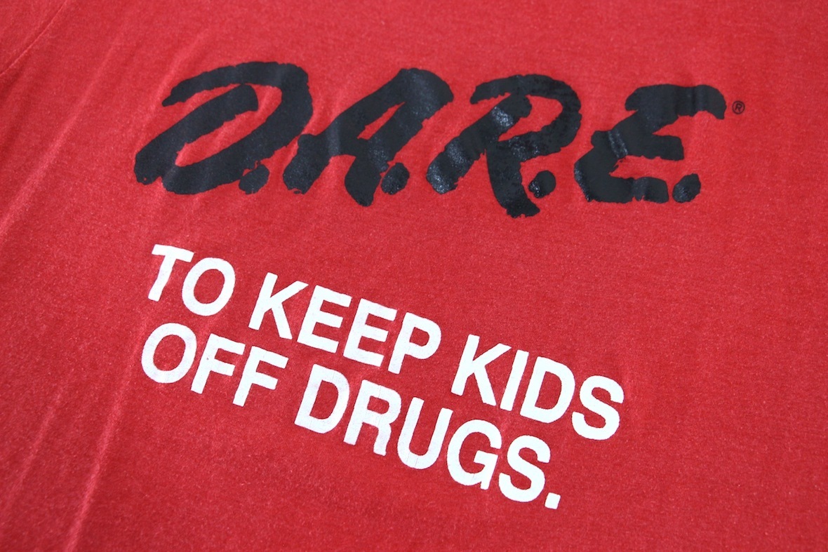 【70年代】SCREEN STARS D.A.R.E TO KEEP KIDS OFF DRUGS. プリントTシャツ SーM レッド 赤 半袖 メッセージT 70's_画像3