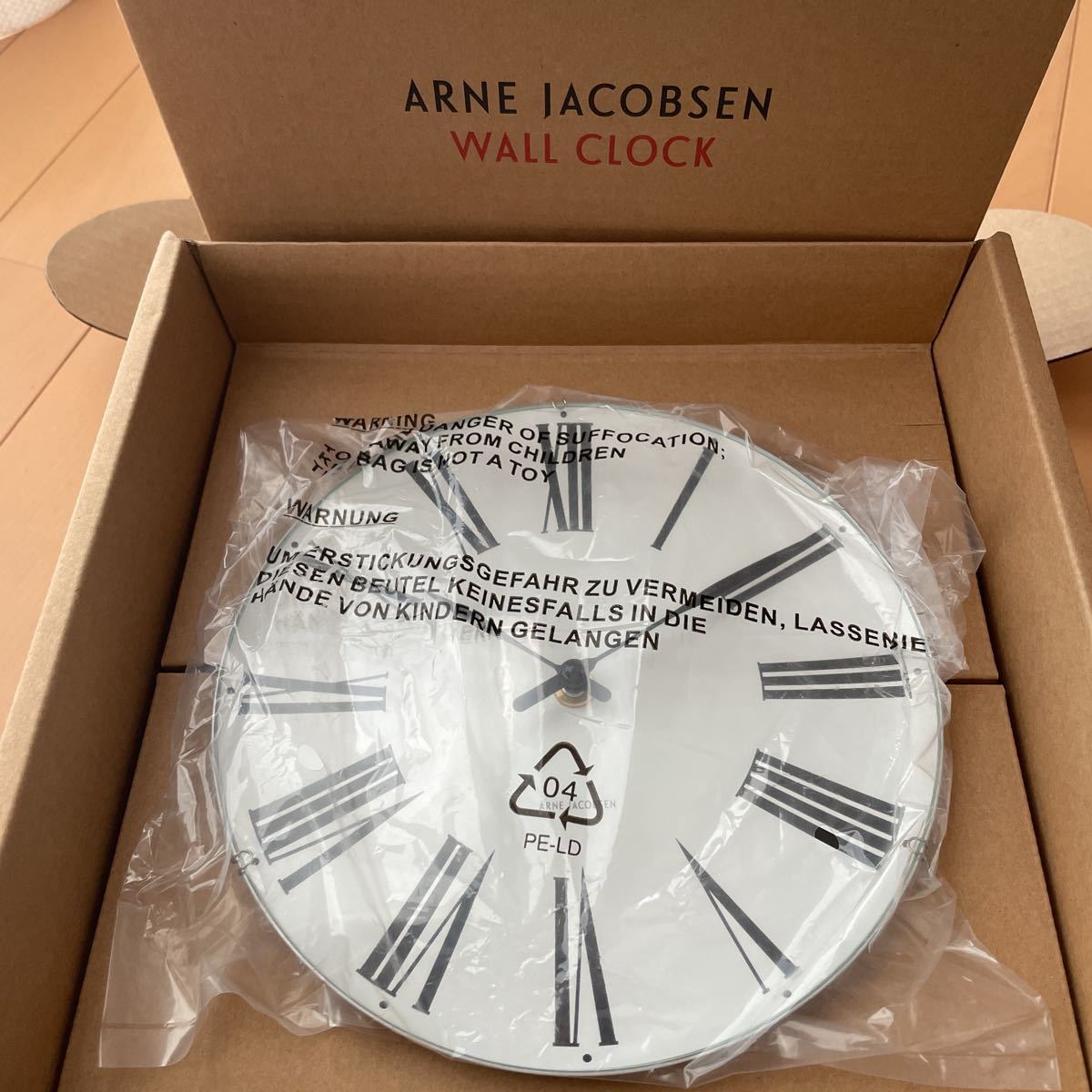 最も優遇 ARNE JACOBSEN アルネヤコブセン Wall Clock Roman 21cm 掛け時計 時計 ヤコブセン