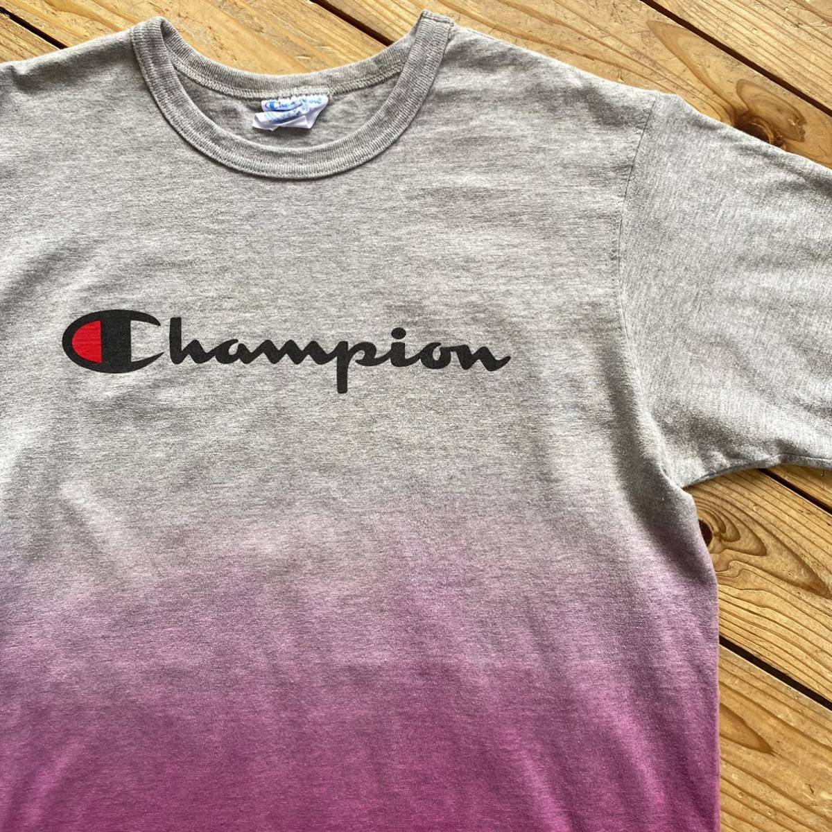 USA古着 Champion チャンピオンREVERSE WEAVE リバースウィーブ Tシャツ 半袖 メンズ 2XLサイズ グラデーション グレー ピンク ロゴ T2208_画像1