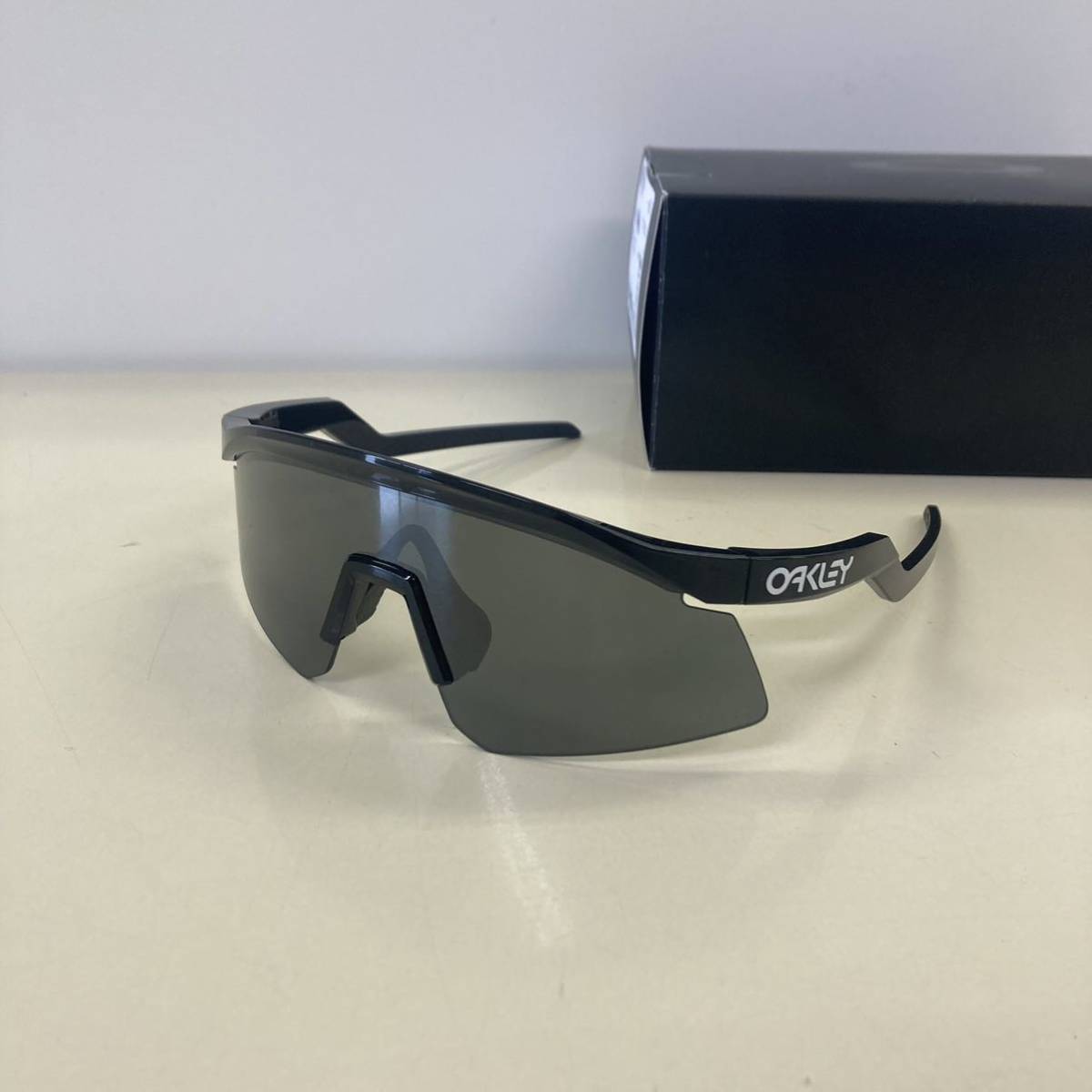 最低価格の HYDRA OAKLEY 正規品 新品 Black OO9229-0137 ミラー