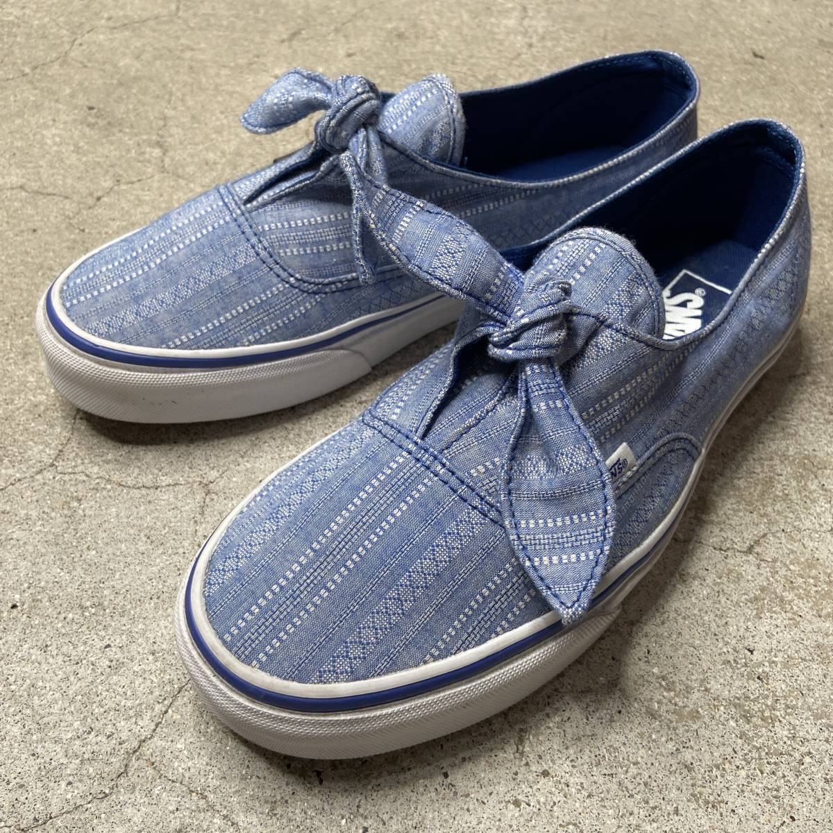 送料無料☆VANS☆バンズ☆AUTHENTIC KNOTTED☆オーセンティック リボン☆ローカットスニーカー☆総柄☆サックス☆26.5cm☆G23_画像1