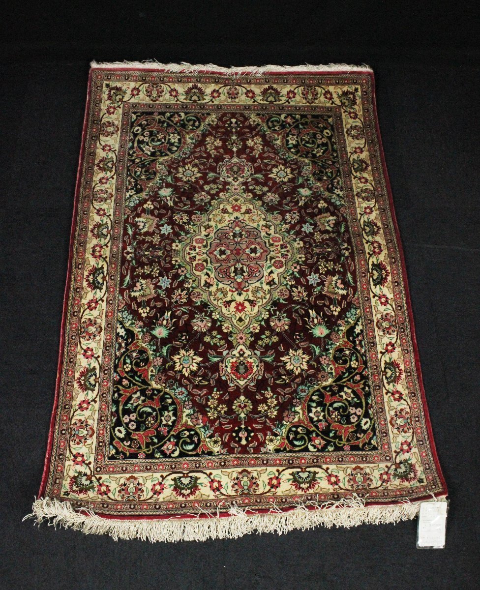 ペルシャ クム産 シルク の 手織り絨毯 size:121×79cm-