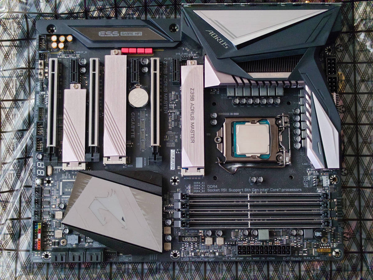 完動品】CPU+マザーボードセット Intel Core i7 8700K + Gigabyte Z390